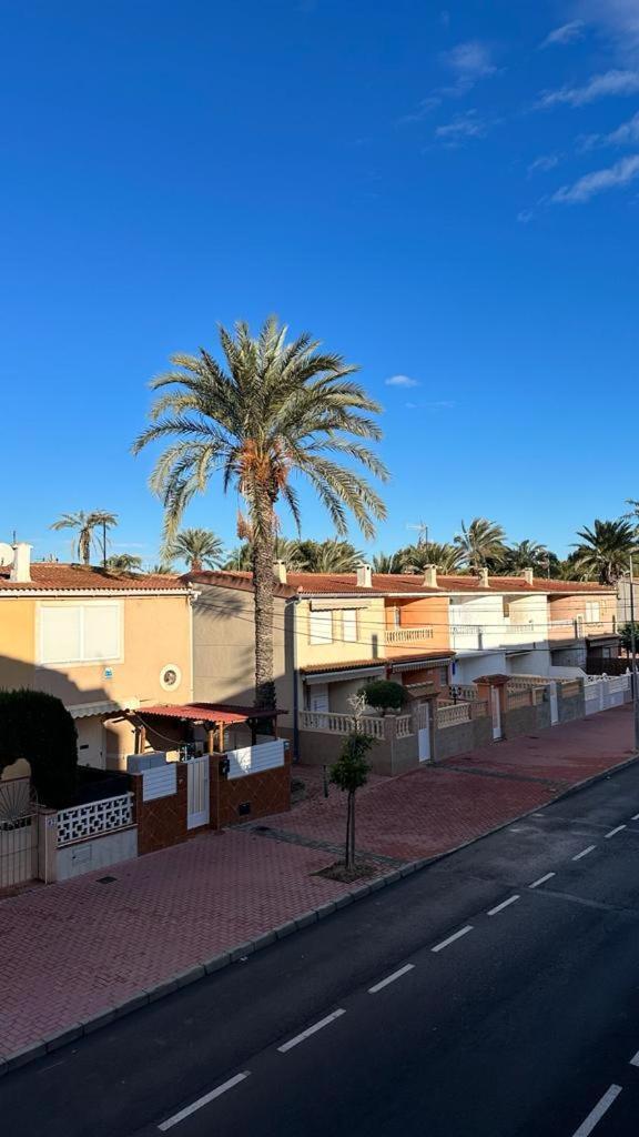 Playa De Los Naufragos Cozy Apartment With Pool Torrevieja Extérieur photo