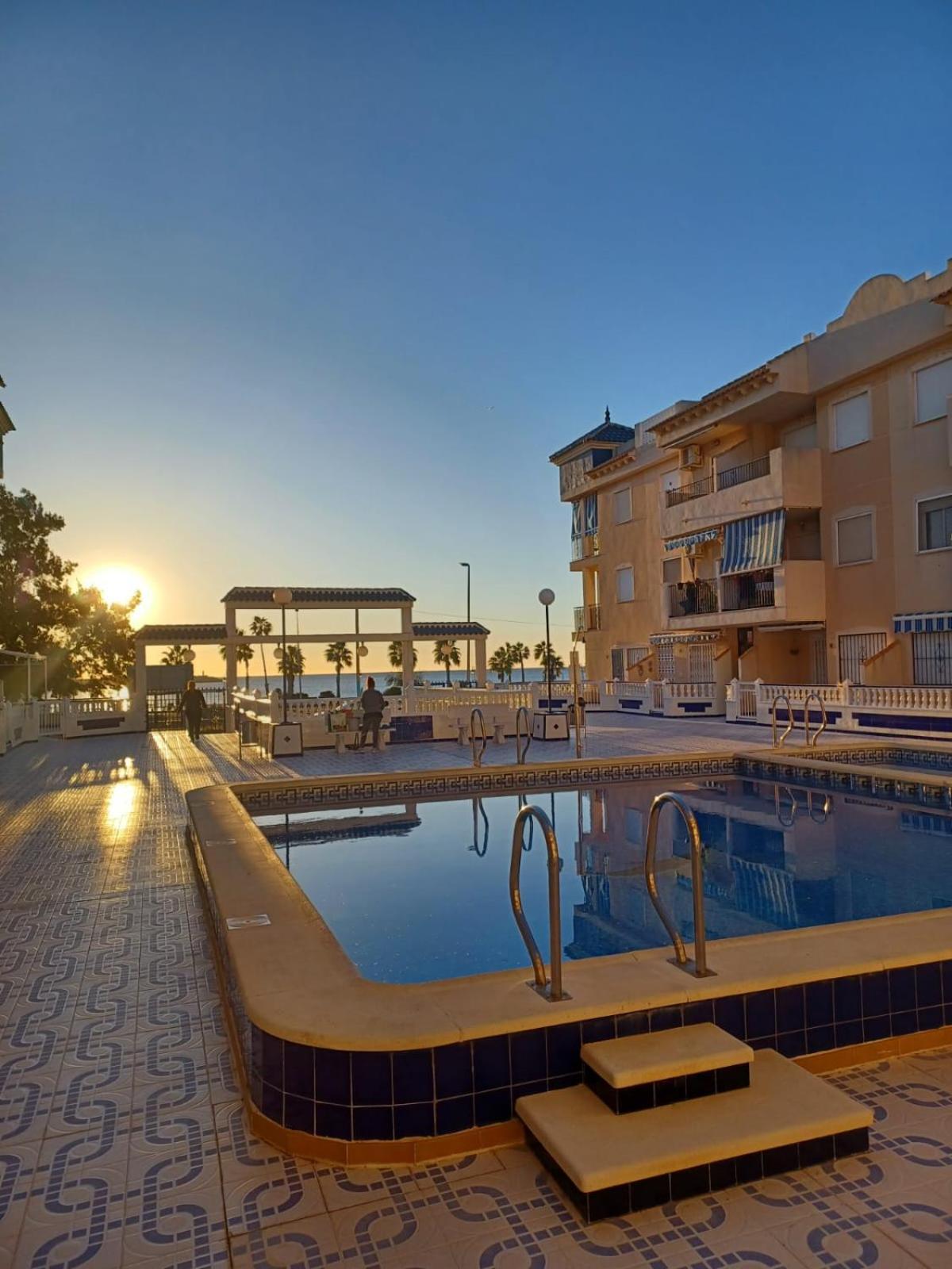 Playa De Los Naufragos Cozy Apartment With Pool Torrevieja Extérieur photo